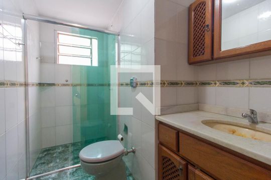 Banheiro de apartamento à venda com 4 quartos, 100m² em Centro, Canoas