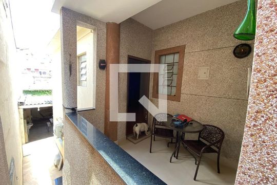 Corredor de casa à venda com 4 quartos, 310m² em Vila Ipojuca, São Paulo