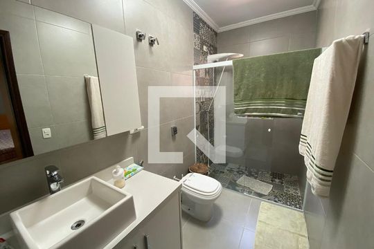 Banheiro de casa à venda com 4 quartos, 310m² em Vila Ipojuca, São Paulo