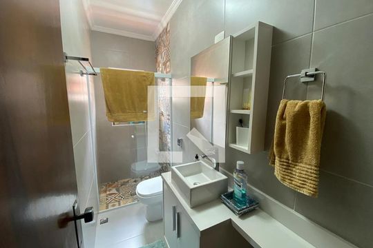 Banheiro de casa à venda com 4 quartos, 310m² em Vila Ipojuca, São Paulo