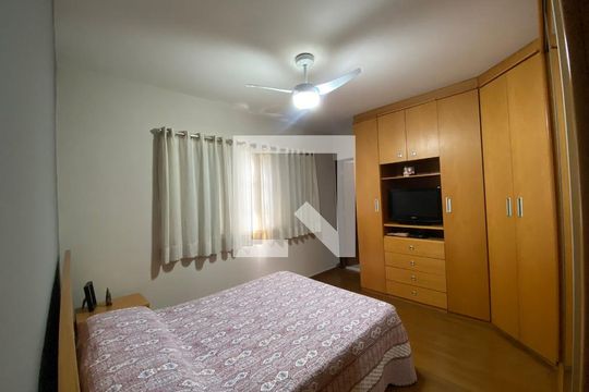Quarto de casa à venda com 4 quartos, 310m² em Vila Ipojuca, São Paulo