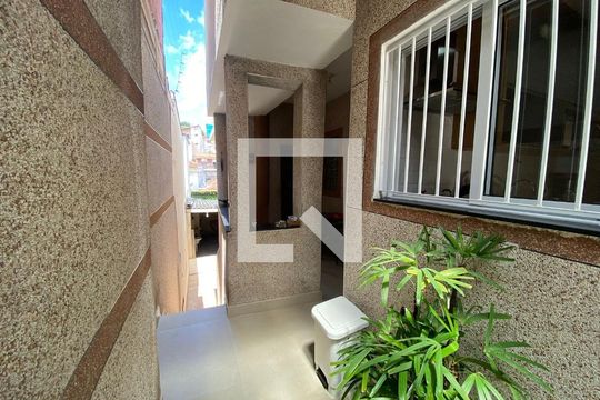 Corredor de casa à venda com 4 quartos, 310m² em Vila Ipojuca, São Paulo