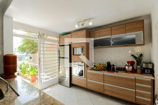 Cozinha de casa à venda com 6 quartos, 250m² em Vila Augusta, Guarulhos
