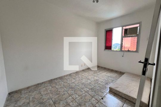 Quarto 1 de apartamento para alugar com 2 quartos, 51m² em Pechincha, Rio de Janeiro