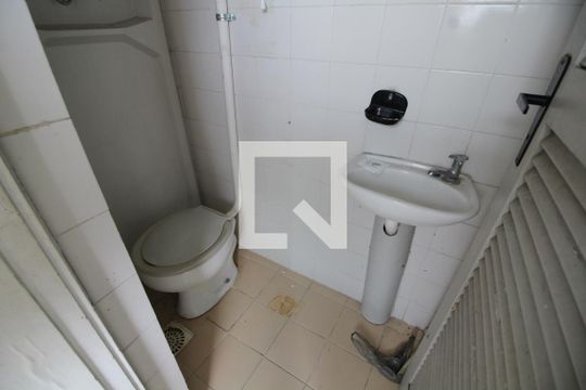 Banheiro de Serviço de apartamento para alugar com 3 quartos, 100m² em Jacarepaguá, Rio de Janeiro