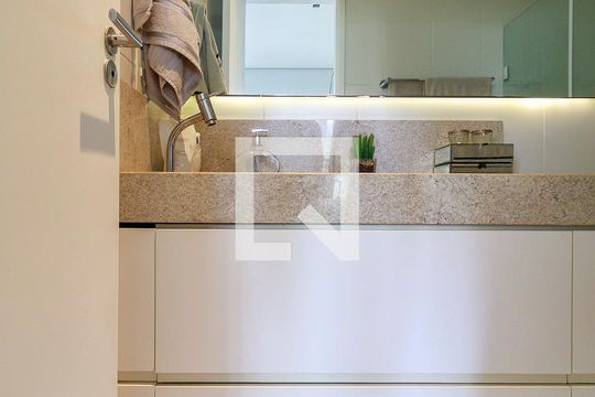 Banheiro de kitnet/studio à venda com 1 quarto, 30m² em Santo Amaro, São Paulo
