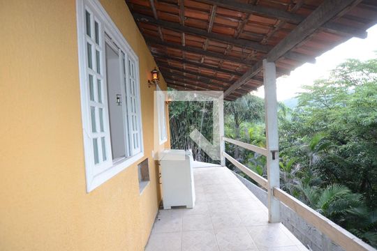 Área de Serviço de apartamento para alugar com 1 quarto, 56m² em Vila Valqueire, Rio de Janeiro