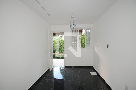 Apartamento para alugar com 1 quarto, 56m² em Vila Valqueire, Rio de Janeiro