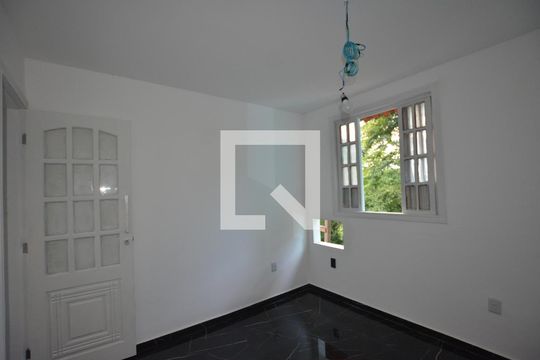 Quarto 1 de casa para alugar com 1 quarto, 40m² em Vila Valqueire, Rio de Janeiro