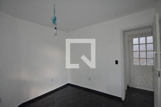 Quarto 1 de casa para alugar com 1 quarto, 40m² em Vila Valqueire, Rio de Janeiro