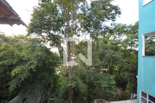 Vista do Quarto 1 de casa para alugar com 1 quarto, 40m² em Vila Valqueire, Rio de Janeiro