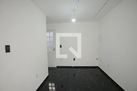 Sala de casa para alugar com 1 quarto, 40m² em Vila Valqueire, Rio de Janeiro
