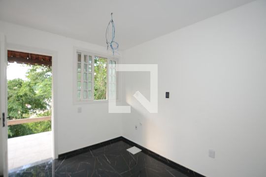 Sala de casa para alugar com 1 quarto, 40m² em Vila Valqueire, Rio de Janeiro