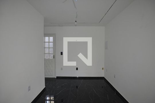 Sala de casa para alugar com 1 quarto, 40m² em Vila Valqueire, Rio de Janeiro