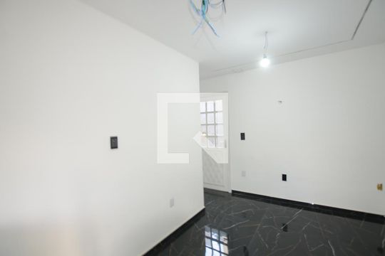 Sala de casa para alugar com 1 quarto, 40m² em Vila Valqueire, Rio de Janeiro