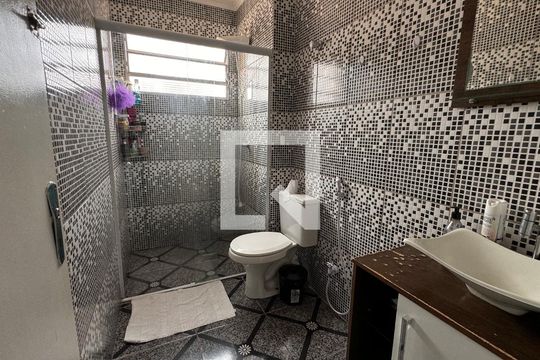 Banheiro de apartamento à venda com 3 quartos, 74m² em Vila Marieta, Campinas