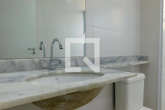 Banheiro de apartamento para alugar com 3 quartos, 80m² em Balneário Tropical, Paulínia