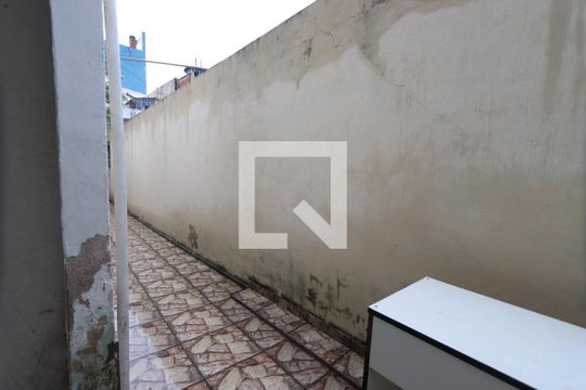 Corredor Lateral de casa para alugar com 1 quarto, 40m² em Jardim Santa Teresinha, São Paulo
