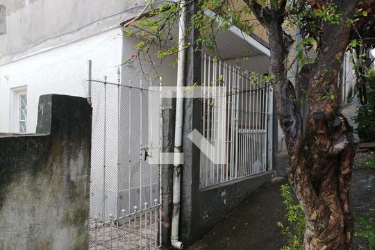 Entrada de casa para alugar com 1 quarto, 40m² em Jardim Santa Teresinha, São Paulo