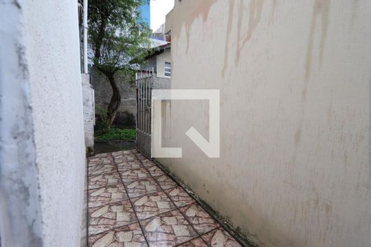 Corredor Lateral de casa para alugar com 1 quarto, 40m² em Jardim Santa Teresinha, São Paulo