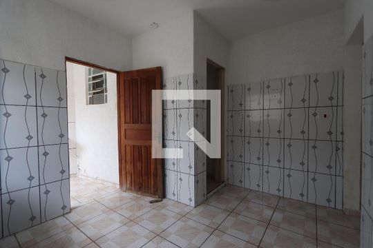 Cozinha de casa para alugar com 1 quarto, 40m² em Jardim Santa Teresinha, São Paulo
