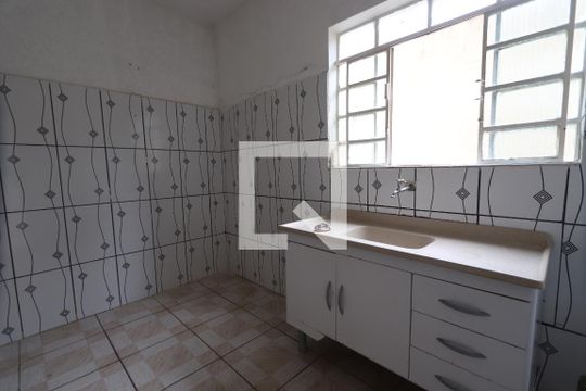Cozinha de casa para alugar com 1 quarto, 40m² em Jardim Santa Teresinha, São Paulo