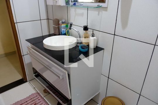 Banheiro de casa à venda com 3 quartos, 190m² em Padroeira, Osasco