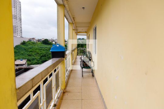 Sacada de casa à venda com 3 quartos, 190m² em Padroeira, Osasco