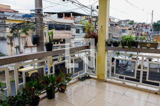 Sacada de casa à venda com 3 quartos, 190m² em Padroeira, Osasco