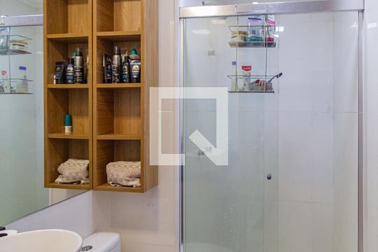 Banheiro de apartamento à venda com 2 quartos, 44m² em Condomínio Amazonas, São Paulo