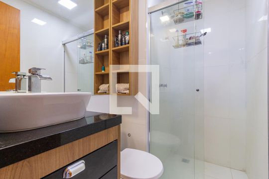 Banheiro de apartamento à venda com 2 quartos, 44m² em Condomínio Amazonas, São Paulo