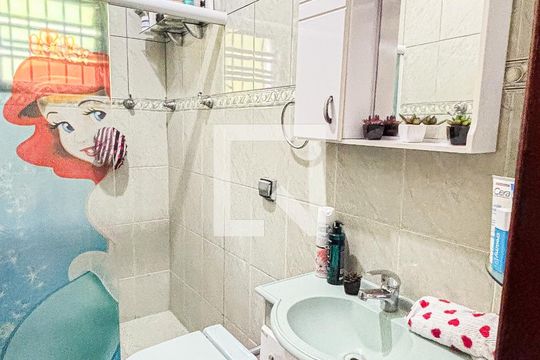 Banheiro de casa à venda com 3 quartos, 250m² em Parque Oratório, Santo André