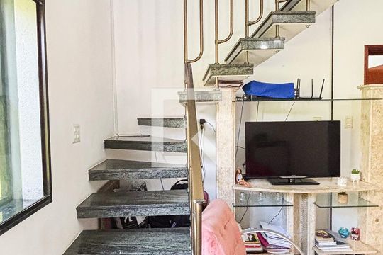 Escada de casa à venda com 3 quartos, 250m² em Parque Oratório, Santo André