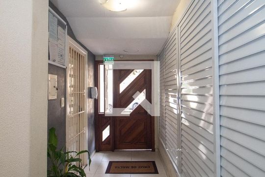Hall de entrada de apartamento à venda com 1 quarto, 80m² em Santa Tereza, Porto Alegre