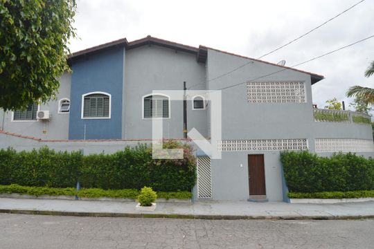 Fachada de casa à venda com 4 quartos, 215m² em Jardim Las Vegas, Santo André