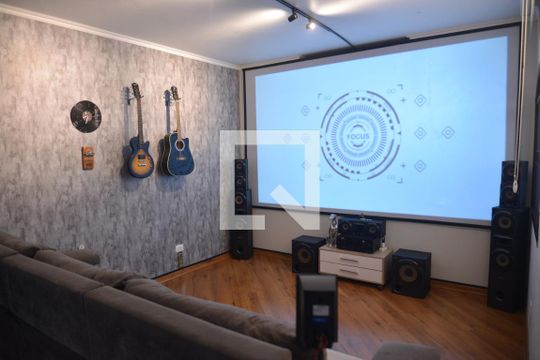 Casa à venda com 4 quartos, 215m² em Jardim Las Vegas, Santo André