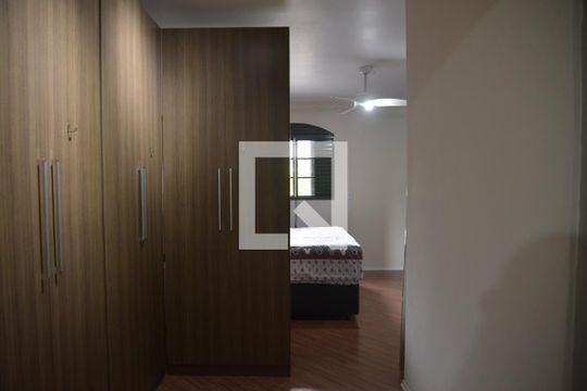 Quarto Suíte de casa à venda com 4 quartos, 215m² em Jardim Las Vegas, Santo André