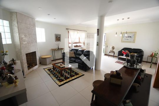 Sala de casa de condomínio à venda com 3 quartos, 500m² em Bairro das Palmeiras, Campinas