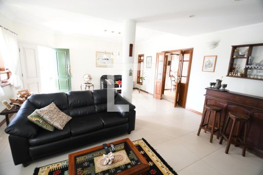 Sala de casa de condomínio à venda com 3 quartos, 500m² em Bairro das Palmeiras, Campinas