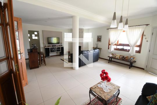 Sala de casa de condomínio à venda com 3 quartos, 500m² em Bairro das Palmeiras, Campinas