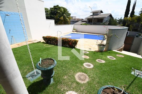 Jardim de casa de condomínio à venda com 3 quartos, 500m² em Bairro das Palmeiras, Campinas