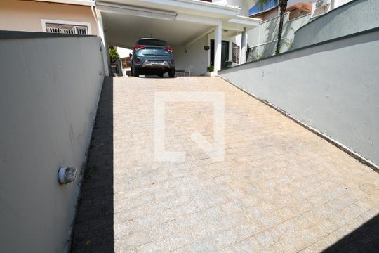 Garagem de casa de condomínio à venda com 3 quartos, 500m² em Bairro das Palmeiras, Campinas