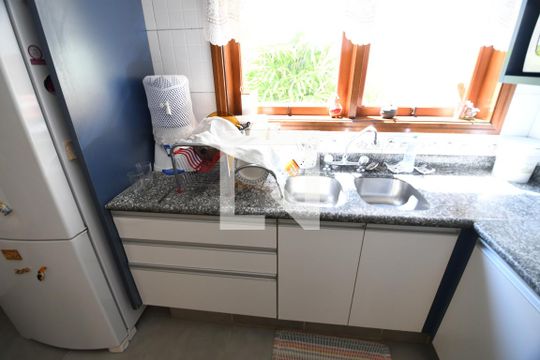 Cozinha de casa de condomínio à venda com 3 quartos, 500m² em Bairro das Palmeiras, Campinas
