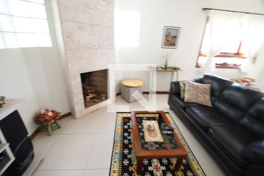 Sala de casa de condomínio à venda com 3 quartos, 500m² em Bairro das Palmeiras, Campinas