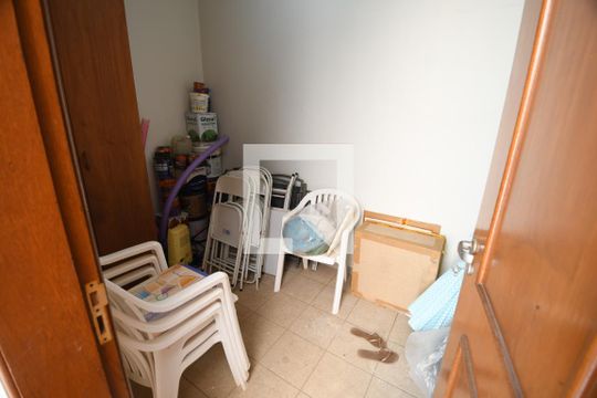 Quarto de Serviço de casa de condomínio à venda com 3 quartos, 500m² em Bairro das Palmeiras, Campinas