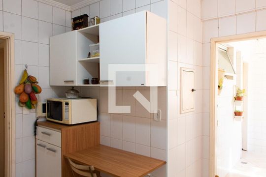Cozinha de apartamento à venda com 3 quartos, 104m² em Cambuí, Campinas