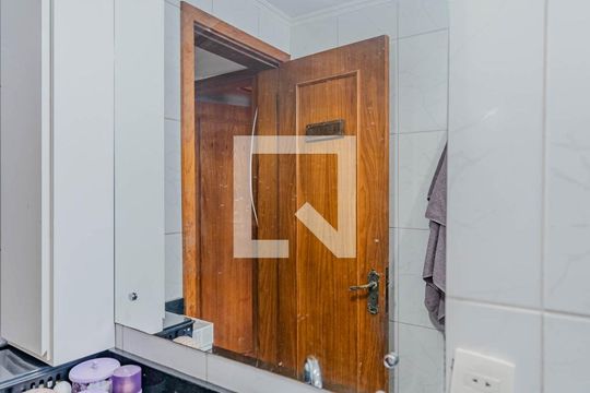 Banheiro de apartamento à venda com 2 quartos, 70m² em Menino Deus, Porto Alegre