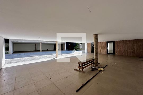 Garagem de casa à venda com 4 quartos, 712m² em Jardim Cordeiro, São Paulo