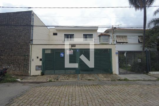 Fachada de casa à venda com 3 quartos, 240m² em Brooklin, São Paulo
