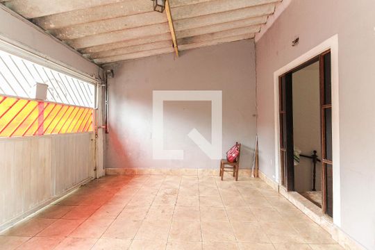 Garagem de casa à venda com 4 quartos, 180m² em Vila Taquari, São Paulo